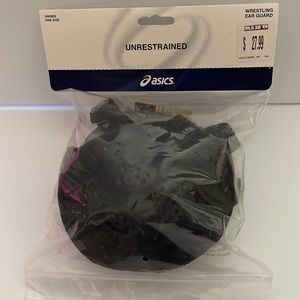 Oasics wrestling ear guard NWT
